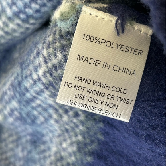 NWOT Pink Lily Bundled Up Navy Oversized Fuzzy Sweater - Picture 8 of 11